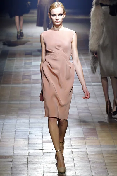 Look 15